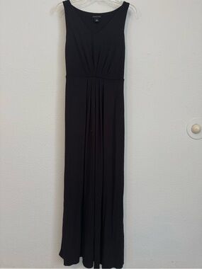 Adrienne Vittadini Black Sleeveless V‑Neck Maxi Dress